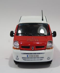 ELI114402 - RENAULT Master - Cirque Arlette GRUSS 2011 rot