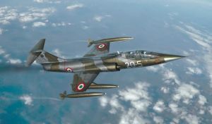 ITA2509 - TF-104G Starfighter AMI Kampfflugzeug zum Zusammenbauen mit Lackierung