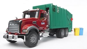 BRU2812 - Müllwagen mit 2 Mülltonnen MACK
