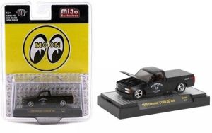 M2M-31500-MJS60 - Chevrolet C1500 SS 454, Baujahr 1990, Farbe: Black Moon (im Blisterkarton)