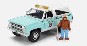 JAD36294 - 1980 Chevrolet Blazer Blau mit Smokey Bear Figur - Hollywood Rides