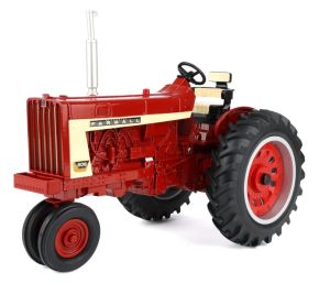 ERT44429 - FARMALL 806 mit schmaler Vorderachse