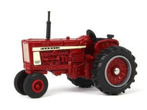 ERT44447 - FARMALL 806 in Blisterverpackung