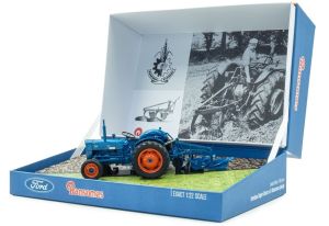 UH6377 - FORDSON Super Dexta mit 2-Körper-Pflug RANSOMES TS 54A