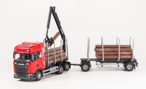 EMEK70675 - SCANIA S730 6x4, roter Sattelzug mit 1+1-achsigem Holztransportanhänger