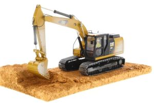 DCM85701 - Raupenbagger CATERPILLAR 320F mit gealterter Fahrerversion