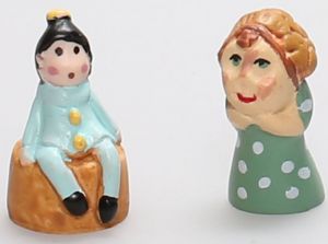 AKI0257 - 2 Miniatur-Statuetten für Puppenhaus; Maße 2 x 1 cm