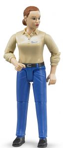 BRU60408 - Kastanienfrau mit beigem Hemd und blauer Hose