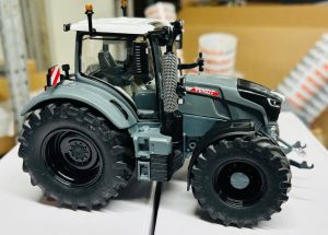 CW0288 - FENDT 728 Vario grau mit schwarzen Felgen