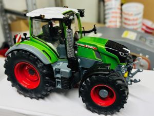 CW0291 - FENDT 728 Vario naturgrün