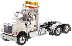 DCM71001 - INTERNATIONAL HX520 6x4 Day Cab Tandem weiß