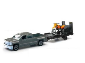 NEW19815B - CHEVROLET Silverado 1500HD mit Anhänger und Motocross Orange abholen