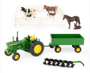 ERT15474 - JOHN DEERE 4020 mit Anhänger, Pflug, Tieren und Zäunen