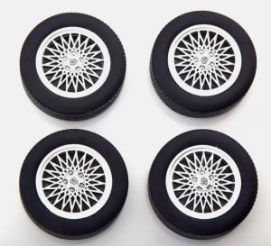 KKSACC026 - 4 Räder mit Felgen für PORSCHE 924