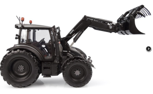 UH6746 - VALTRA G135 mit Ladegerät titanium grau vorne