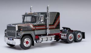 IXOTR222.22 - FORD LTL-9000 6x4 1978 grau und rot