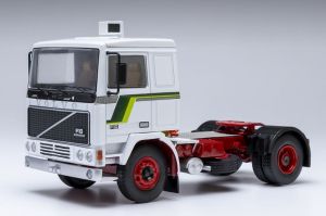 IXOTR228.22 - Volvo F10 4x2 1983 Weiß und Grün