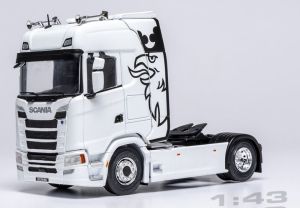 IXOTR234.22 - Weiß dekorierter Scania S-Serie 2020 4x2