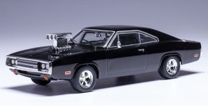 IXO-U43RDC007 - 1970 Dodge Charger Schwarz mit auslaufendem Motor – USA Edition