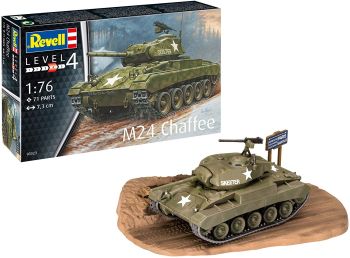 REV03323 - M24 CHAFFEE Tank zum Zusammenbauen und Lackieren
