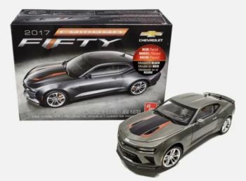 AMT1035M/12 - CHEVROLET Camaro 2017 Grau – 50-jähriges Jubiläum zum Zusammenbauen und Lackieren