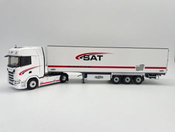ELI117081 - SCANIA R450 4x2 mit 3-Achs-Kühlanhänger - Transport SAT