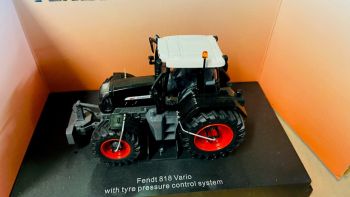 CW0161 - FENDT 820 Black