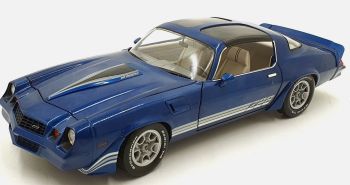 GREEN13691 - 1980 Chevrolet Camaro Z28 mit blauem Schiebedach und schwarzen Streifen