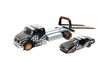 MST15055MJBKS - INTERNATIONAL Durastar Flatbed 1988 mit FORD Mustang LX #22 - TOYO TIRES unter Blister