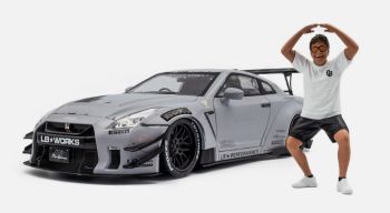 SOL1805821 - 2024 Nissan GT-R Grau mit Liberty Walk Bodykit 2.0