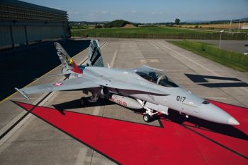 ITA1429 - Swiss AF/RAAF F/A 18 Hornet Jagdflugzeug zum Zusammenbauen und Lackieren