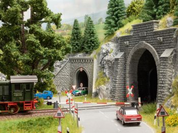 NOC14387 - 252 Verkehrszeichen mit 30 Rohrpfosten