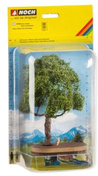 NOC21768 - Baum mit einer Mikrobewegungsschaukel