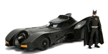 JAD253213001 - BATMOBIL mit Batman - im Bausatz