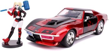 JAD253255019 - CORVETTE Chevy Stingray mit HARLEY QUINN Figur