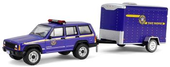 GREEN32315-B - JEEP Cherokee 2001 New York Police mit Anhänger aus der HOT PURSUIT-Serie in Blisterverpackung