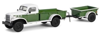 GREEN32320-A - DODGE Power Wagon 1950 mit grün-weißem Anhänger aus der HITCH & TOW Serie in Blisterverpackung