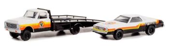 GREEN33230-A - CHEVROLET C-30 mit Rampe 1972 und CHEVROLET Laguna 1976 in Blisterverpackung.