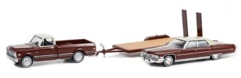 GREEN31130-A - CHEVROLET C-10 1972 mit Pritsche und CADILLAC sedan deville 1973 ROCKY unter Blister.
