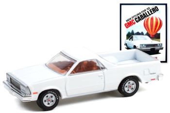GREEN39090-F - GMC Caballero 1982 Weiß aus der VINTAGE AD CARS Serie in Blisterverpackung.