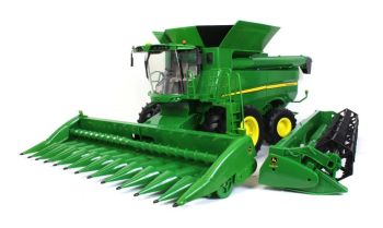 ERT47101 - Mähdrescher JOHN DEERE S690 mit 2 Schneidwerken – Big Farm