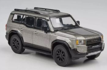 PAR64-55746 - TOYOTA Land Rover Gruiser LC250 2024 Metallicgrau