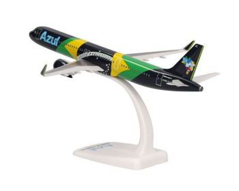 HER613682 - Flugzeug AIRBUS A321neo Azul Brazilian Airlines Brasilianische Flaggenlackierung