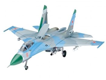 REV63948 - Modellbausatz Su-27 Flanker mit Bemalung zum Zusammenbauen