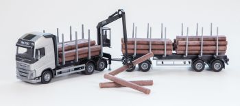EMEK71301 - VOLVO FH16 6x4, grauer Sattelzug mit 2+2-achsigem Holztransportanhänger und Entladekran