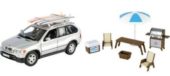 MMAX79723 - Silberner BMW X5 mit Campingzubehör