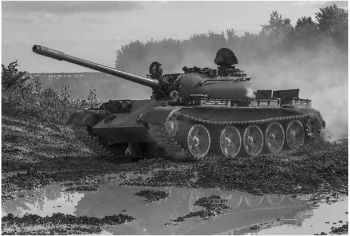 ITA7081 - T-55 MBT-Panzer zum Zusammenbauen und Lackieren