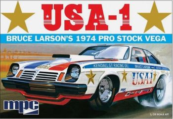 MPC828/12 - CHEVROLET Vega Pro Stock 1974 Bruce Larson USA-1 zum Zusammenbauen und Bemalen