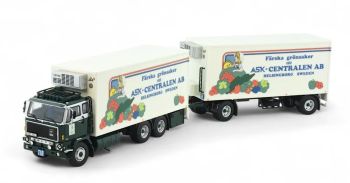 TEK83198 - VOLVO F89 6x2 Kühl-Lkw mit BÖRJE JÖNSSON 1+1-Achs-Auflieger