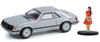 GREEN97120-B - FORD Mustang Coupé GHIA mit Frau im Kleid THE HOBBY SHOP Serie 12 in Blisterverpackung